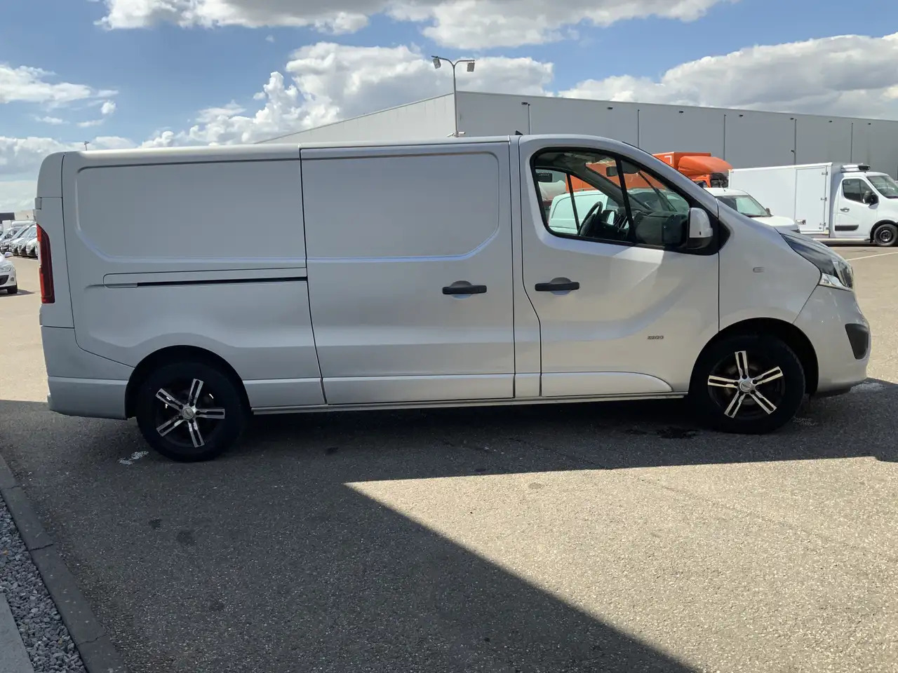 Opel Vivaro 1.6 CDTI L2H1 Sport EcoFlex (MOTOR DEFECT !!!!)Air - Βαν: φωτογραφία 2 Opel Vivaro 1.6 CDTI L2H1 Sport EcoFlex (MOTOR DEFECT !!!!)Air - Βαν: φωτογραφία 2