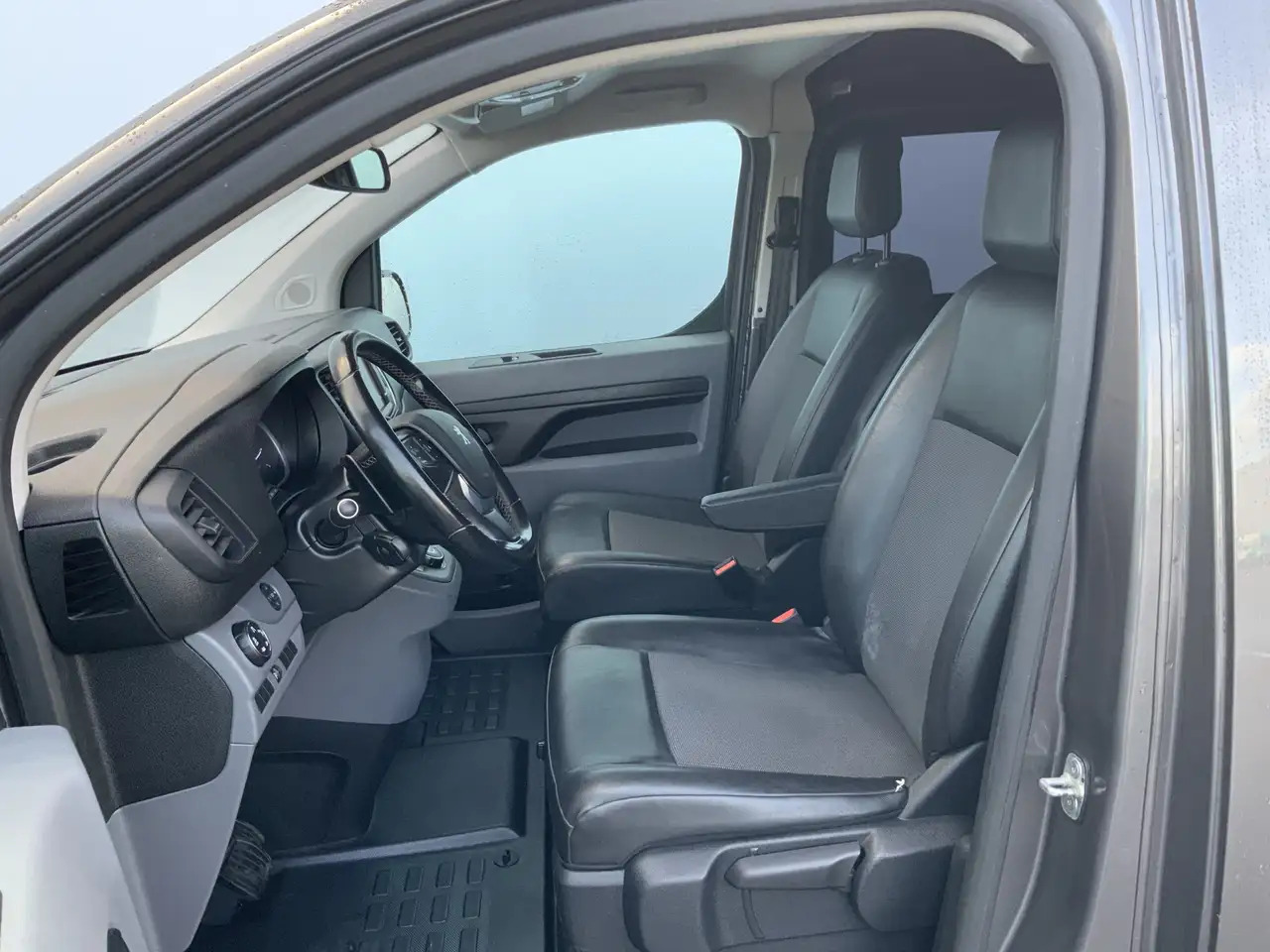 Peugeot Expert 227S 2.0 BlueHD(Koppakking Defect ) 180 Premium Pa - Βαν: φωτογραφία 4 Peugeot Expert 227S 2.0 BlueHD(Koppakking Defect ) 180 Premium Pa - Βαν: φωτογραφία 4