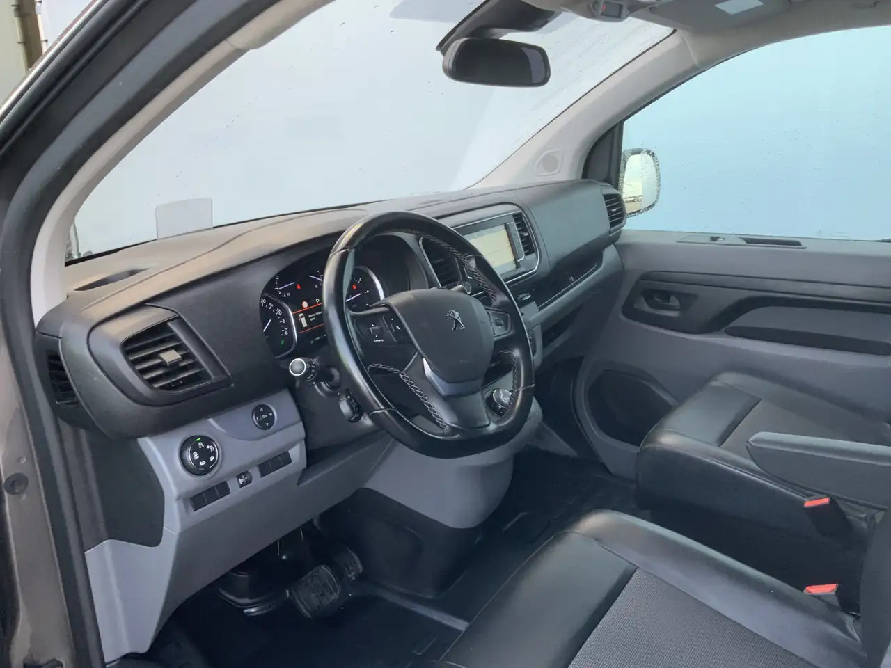 Peugeot Expert 227S 2.0 BlueHD(Koppakking Defect ) 180 Premium Pa - Βαν: φωτογραφία 5 Peugeot Expert 227S 2.0 BlueHD(Koppakking Defect ) 180 Premium Pa - Βαν: φωτογραφία 5