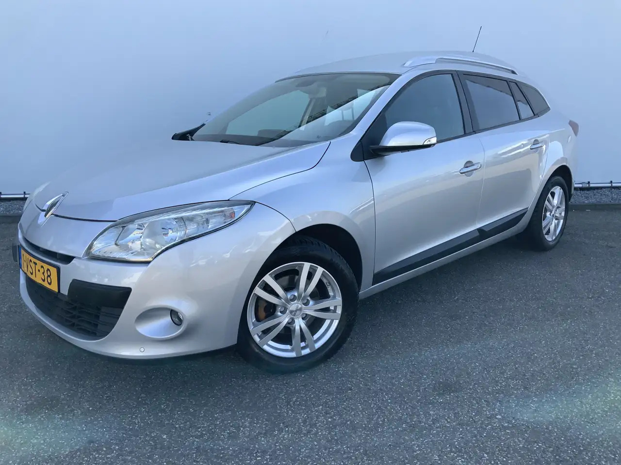 Renault Megane 1.5 dCi Expression Airco Navi Grijs Kenteken Euro - Αυτοκίνητο: φωτογραφία 1 Renault Megane 1.5 dCi Expression Airco Navi Grijs Kenteken Euro - Αυτοκίνητο: φωτογραφία 1