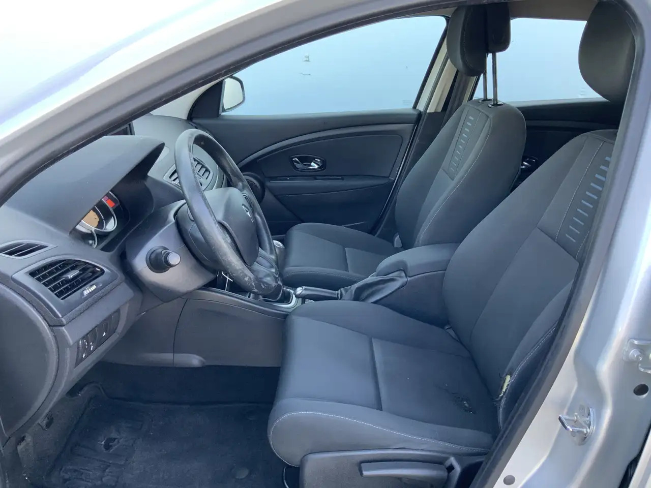 Renault Megane 1.5 dCi Expression Airco Navi Grijs Kenteken Euro - Αυτοκίνητο: φωτογραφία 4 Renault Megane 1.5 dCi Expression Airco Navi Grijs Kenteken Euro - Αυτοκίνητο: φωτογραφία 4