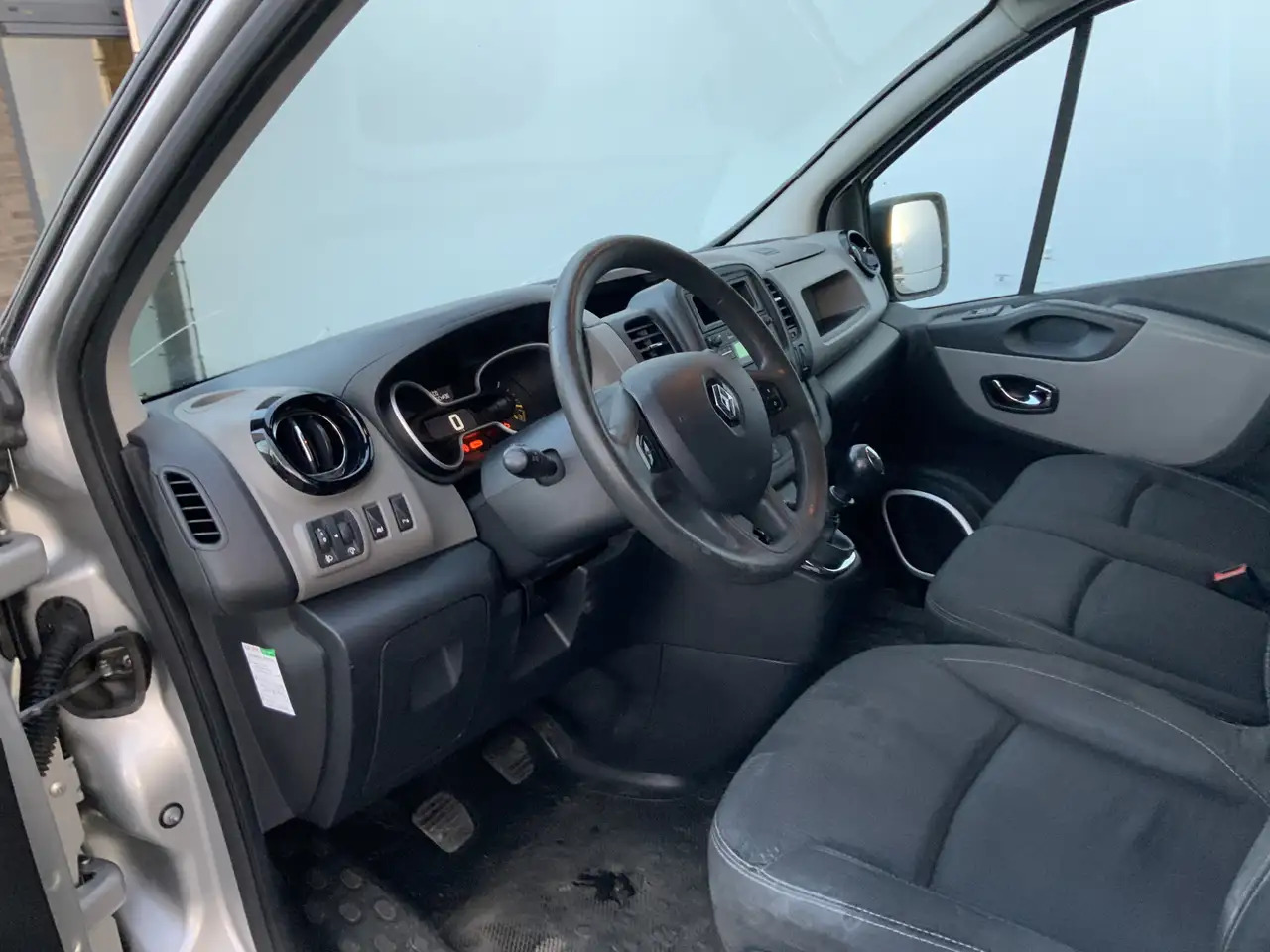Renault Trafic 1.6 dCi T29 L2H1 Comfort Airco Cruise 3 Zits EXPOR - Βαν: φωτογραφία 5 Renault Trafic 1.6 dCi T29 L2H1 Comfort Airco Cruise 3 Zits EXPOR - Βαν: φωτογραφία 5