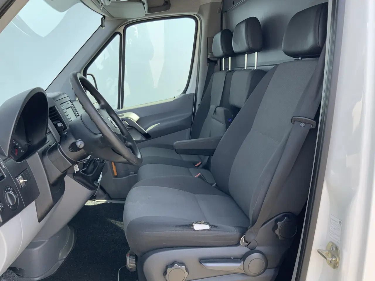Volkswagen Crafter 35 2.0 TDI L1H1 Airco Cruise 3 Zits Trekhaak 2000 - Βαν: φωτογραφία 4 Volkswagen Crafter 35 2.0 TDI L1H1 Airco Cruise 3 Zits Trekhaak 2000 - Βαν: φωτογραφία 4