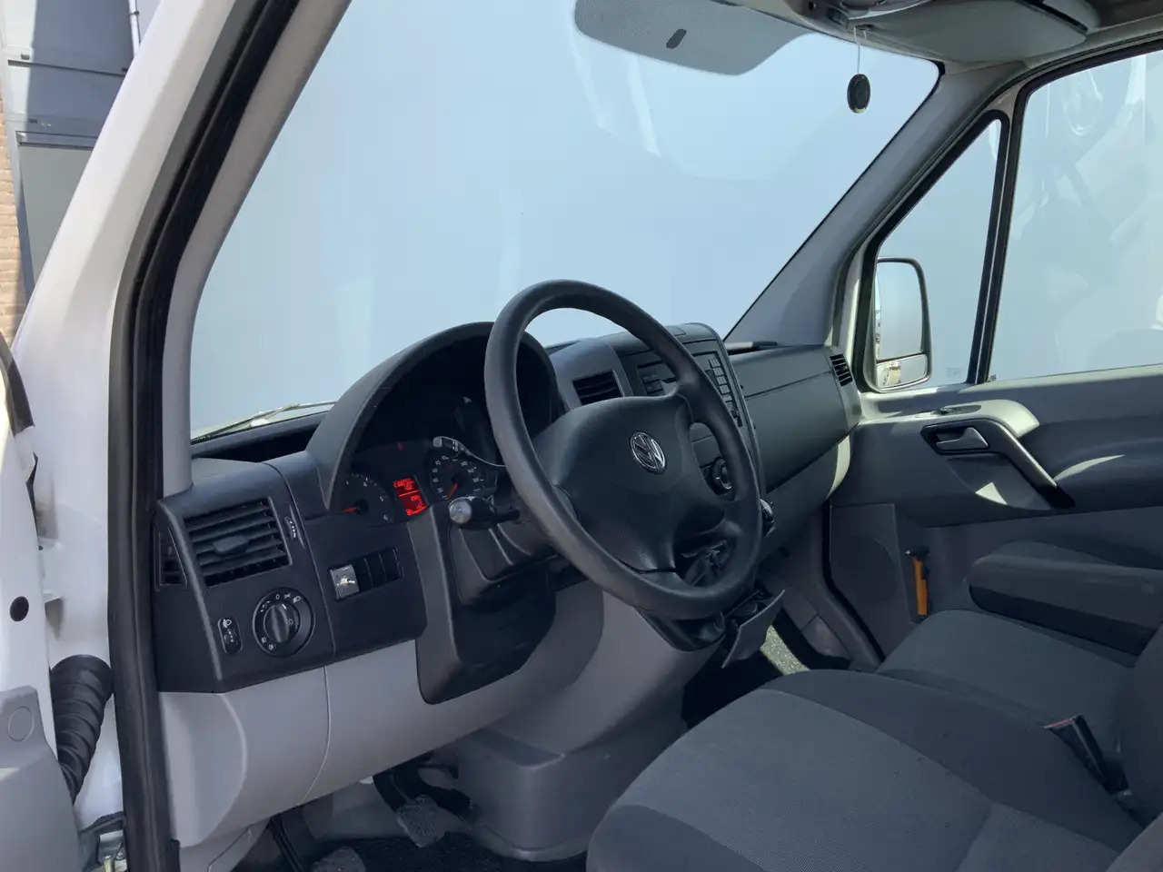 Volkswagen Crafter 35 2.0 TDI L1H1 Airco Cruise 3 Zits Trekhaak 2000 - Βαν: φωτογραφία 5 Volkswagen Crafter 35 2.0 TDI L1H1 Airco Cruise 3 Zits Trekhaak 2000 - Βαν: φωτογραφία 5