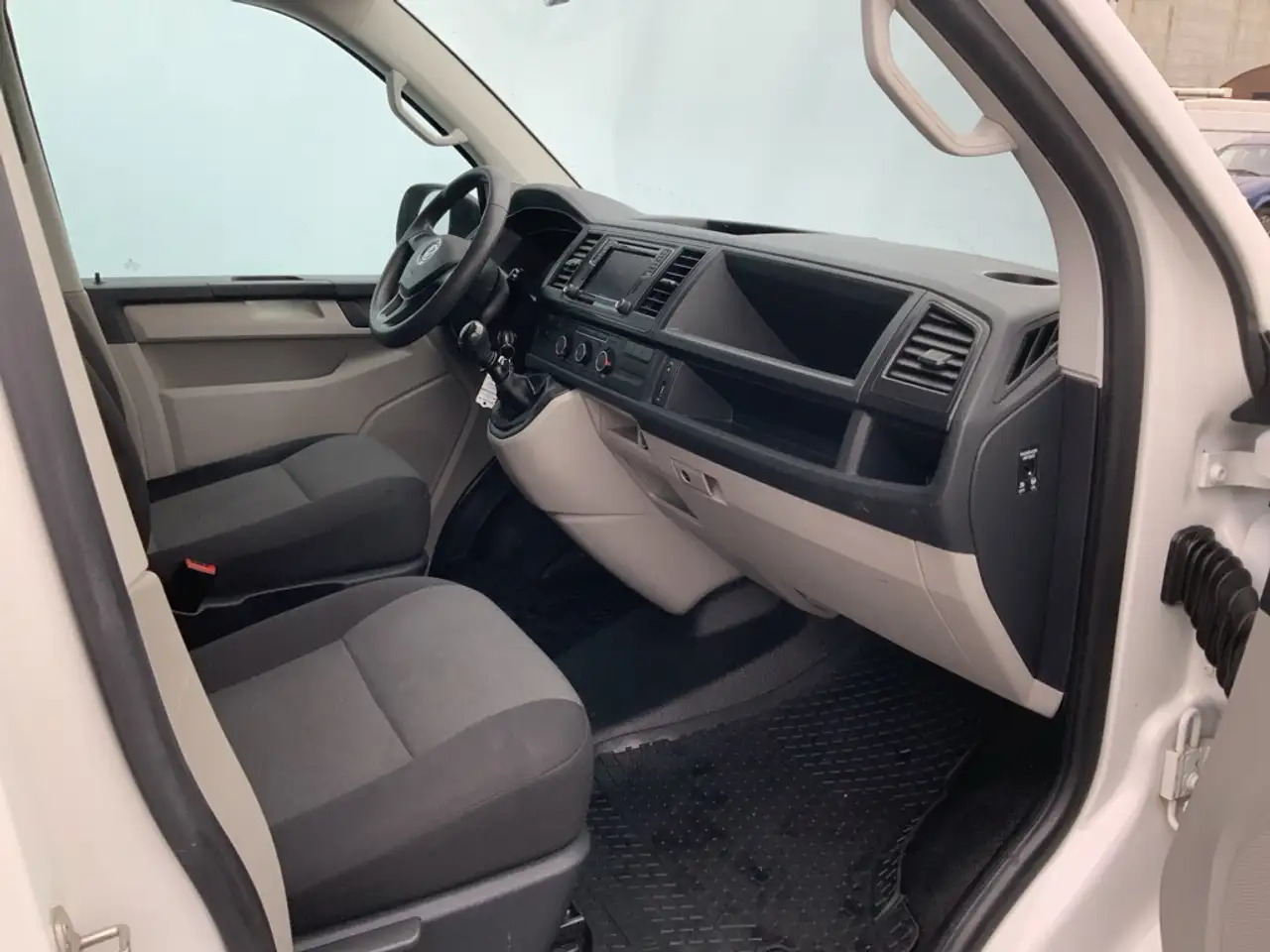 Volkswagen T6 Transporter 2.0 TDI L1H1 Comfortline Airco Navi Trekhaak 2200 - Βαν: φωτογραφία 5 Volkswagen T6 Transporter 2.0 TDI L1H1 Comfortline Airco Navi Trekhaak 2200 - Βαν: φωτογραφία 5