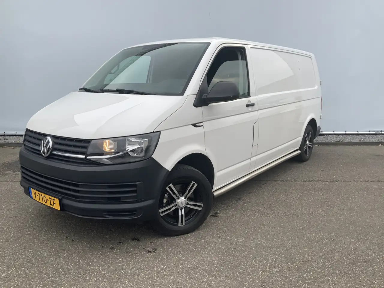 Volkswagen T6 Transporter 2.0 TDI L2H1 Airco Navi 3 Zits Alu Velg Euro 6 - Βαν: φωτογραφία 1 Volkswagen T6 Transporter 2.0 TDI L2H1 Airco Navi 3 Zits Alu Velg Euro 6 - Βαν: φωτογραφία 1