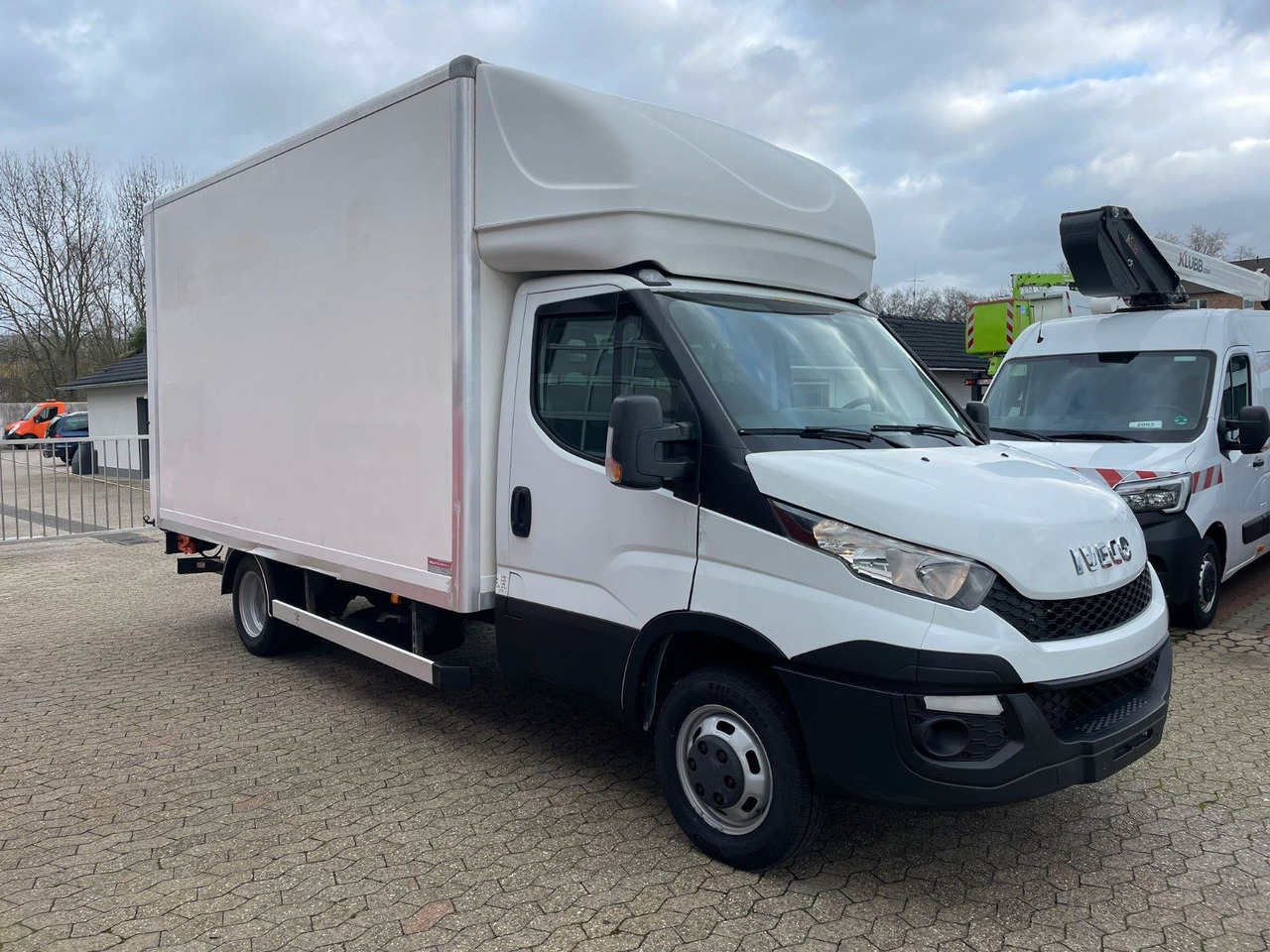 Iveco Daily Koffer 4.2m Ladebordwand Dhollandia Klima - Επαγγελματικό αυτοκίνητο κόφα: φωτογραφία 3 Iveco Daily Koffer 4.2m Ladebordwand Dhollandia Klima - Επαγγελματικό αυτοκίνητο κόφα: φωτογραφία 3