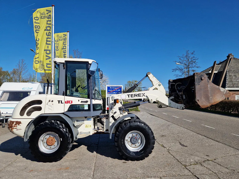 Terex TL80 palletvorken en 4in1-bak - Ελαστιχοφόρος φορτωτής: φωτογραφία 2 Terex TL80 palletvorken en 4in1-bak - Ελαστιχοφόρος φορτωτής: φωτογραφία 2