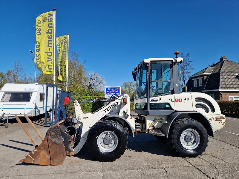 Terex TL80 palletvorken en 4in1-bak - Ελαστιχοφόρος φορτωτής: φωτογραφία 1 Terex TL80 palletvorken en 4in1-bak - Ελαστιχοφόρος φορτωτής: φωτογραφία 1