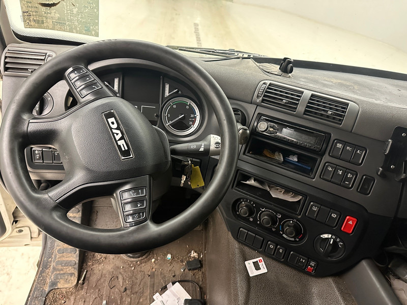 Interior photo 1: Τράκτορας DAF CF 460