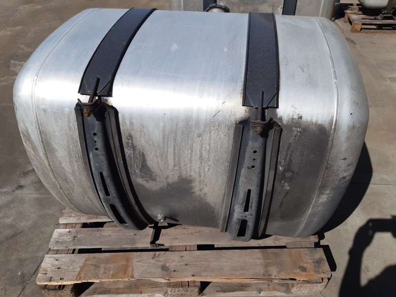 Mercedes-Benz A9604704602 480 liter - Ρεζερβουάρ καυσίμου: φωτογραφία 4 Mercedes-Benz A9604704602 480 liter - Ρεζερβουάρ καυσίμου: φωτογραφία 4