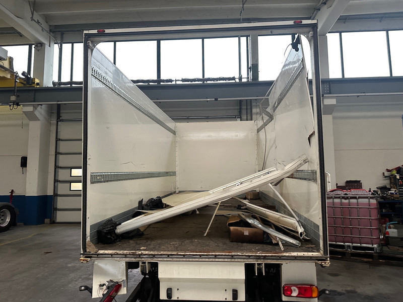 Renault D240 - Φορτηγό κόφα: φωτογραφία 4 Renault D240 - Φορτηγό κόφα: φωτογραφία 4