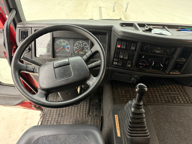 Φορτηγό μουσαμάς Volvo FL 220: φωτογραφία 13
