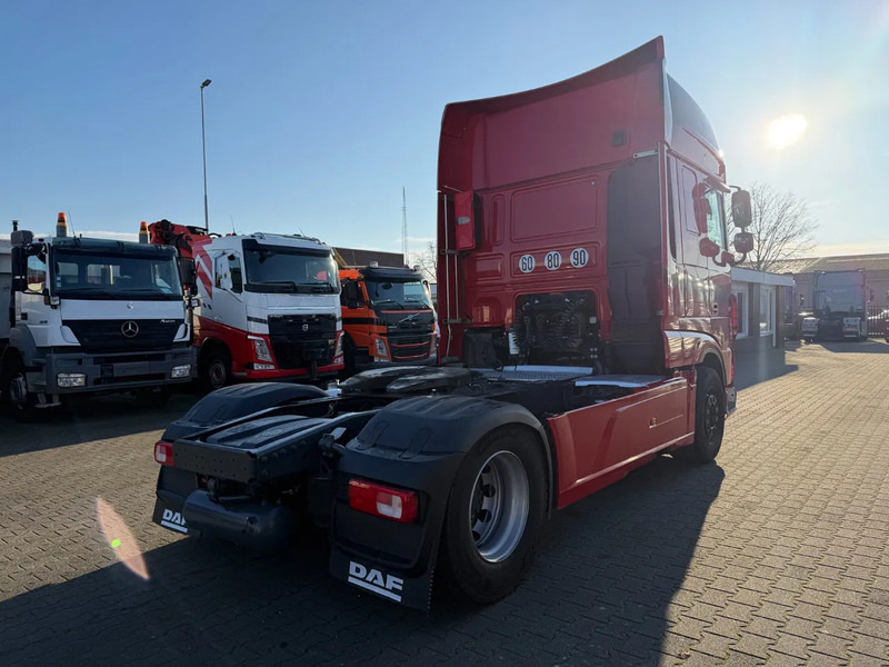 DAF XF 530 Super Spacecab Retarder Euro 6 - Τράκτορας: φωτογραφία 4 DAF XF 530 Super Spacecab Retarder Euro 6 - Τράκτορας: φωτογραφία 4