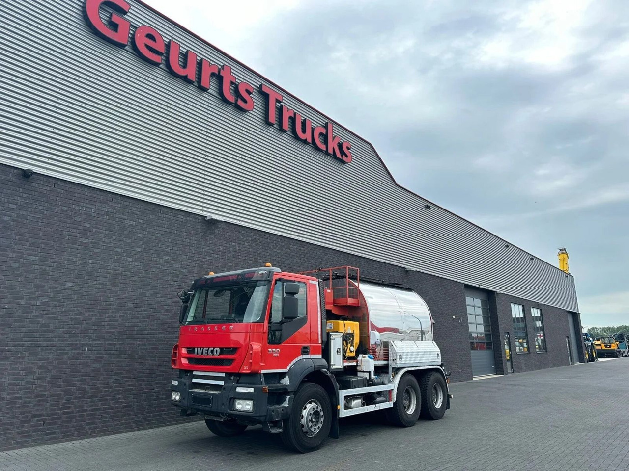 Iveco Trakker 330 6X4 LINNHOFF& HENNE AWÖL 600 6M3 ASF - Φορτηγό: φωτογραφία 2 Iveco Trakker 330 6X4 LINNHOFF& HENNE AWÖL 600 6M3 ASF - Φορτηγό: φωτογραφία 2