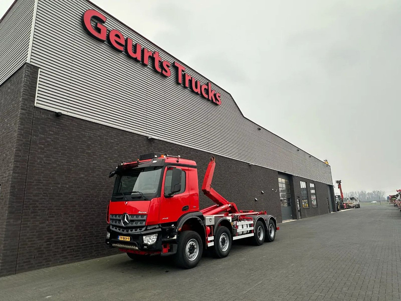 Mercedes-Benz Arocs 8X4 VDL S-30-6600 HAAKARMSYSTEEM/ABROLLKIP - Φορτηγό φόρτωσης γάντζου: φωτογραφία 2 Mercedes-Benz Arocs 8X4 VDL S-30-6600 HAAKARMSYSTEEM/ABROLLKIP - Φορτηγό φόρτωσης γάντζου: φωτογραφία 2