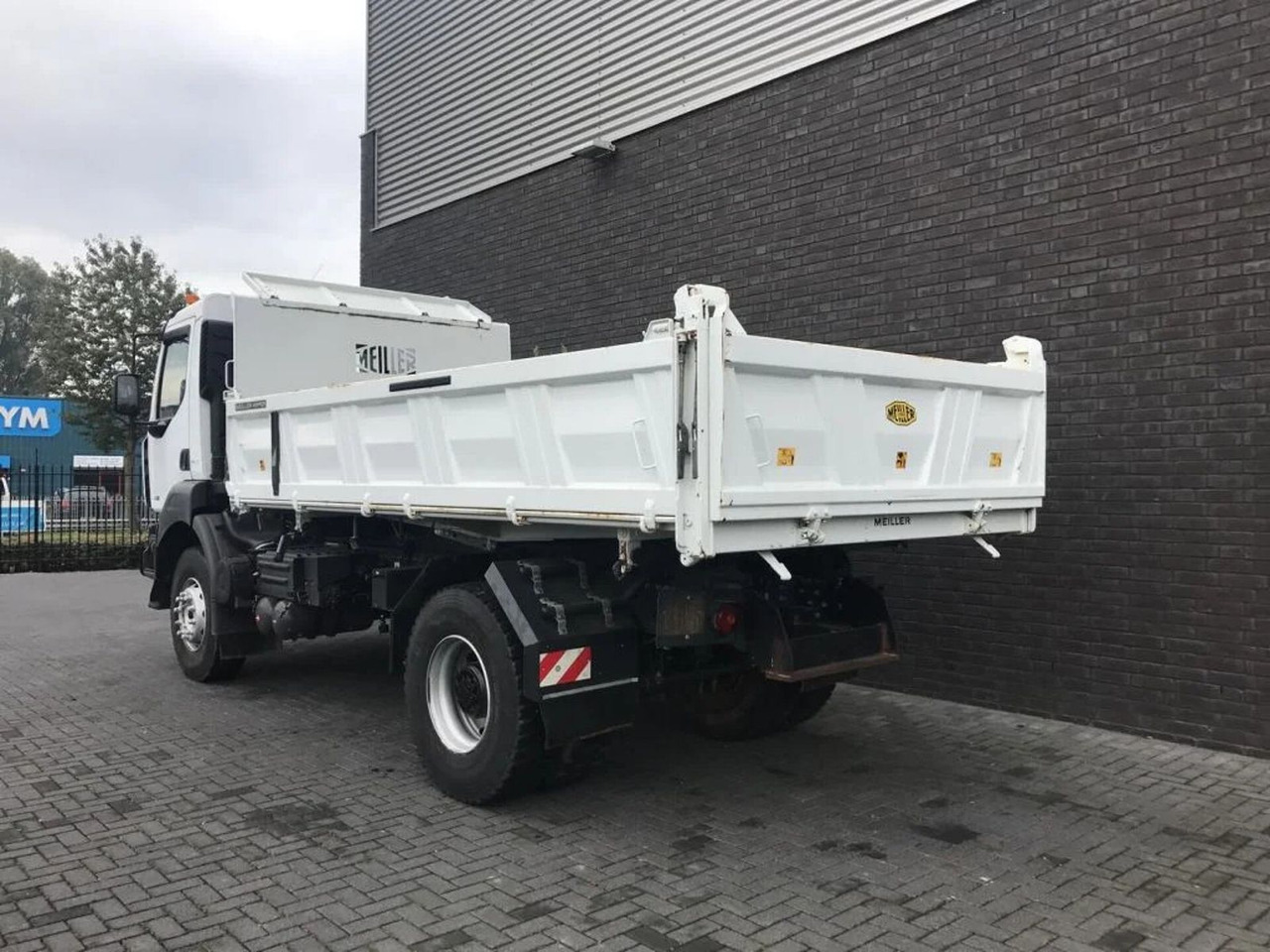 Renault Kerax 330 DXI 4X2 KIPPER/TIPPER ONLY 27.000 KM ! - Φορτηγό ανατρεπόμενο: φωτογραφία 4 Renault Kerax 330 DXI 4X2 KIPPER/TIPPER ONLY 27.000 KM ! - Φορτηγό ανατρεπόμενο: φωτογραφία 4