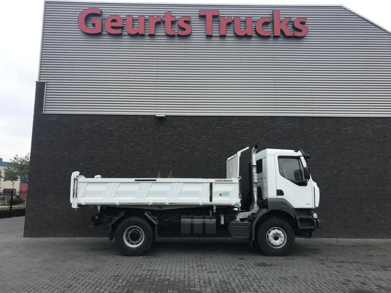 Renault Kerax 330 DXI 4X2 KIPPER/TIPPER ONLY 27.000 KM ! - Φορτηγό ανατρεπόμενο: φωτογραφία 3 Renault Kerax 330 DXI 4X2 KIPPER/TIPPER ONLY 27.000 KM ! - Φορτηγό ανατρεπόμενο: φωτογραφία 3