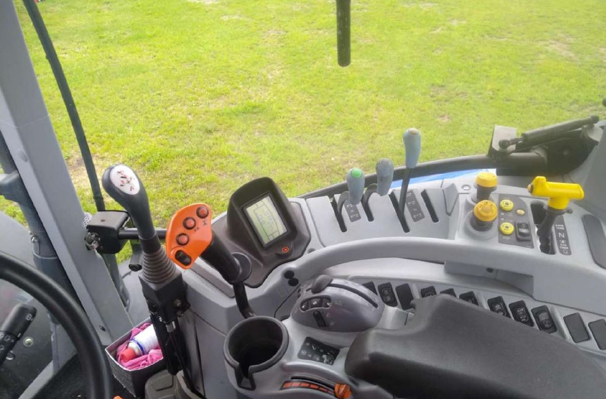 NEW HOLLAND T7.175 - Τρακτέρ: φωτογραφία 4 NEW HOLLAND T7.175 - Τρακτέρ: φωτογραφία 4