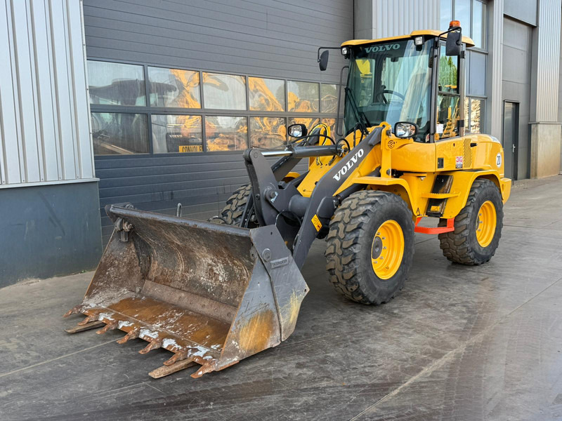 Volvo L30G - Ελαστιχοφόρος φορτωτής: φωτογραφία 2 Volvo L30G - Ελαστιχοφόρος φορτωτής: φωτογραφία 2