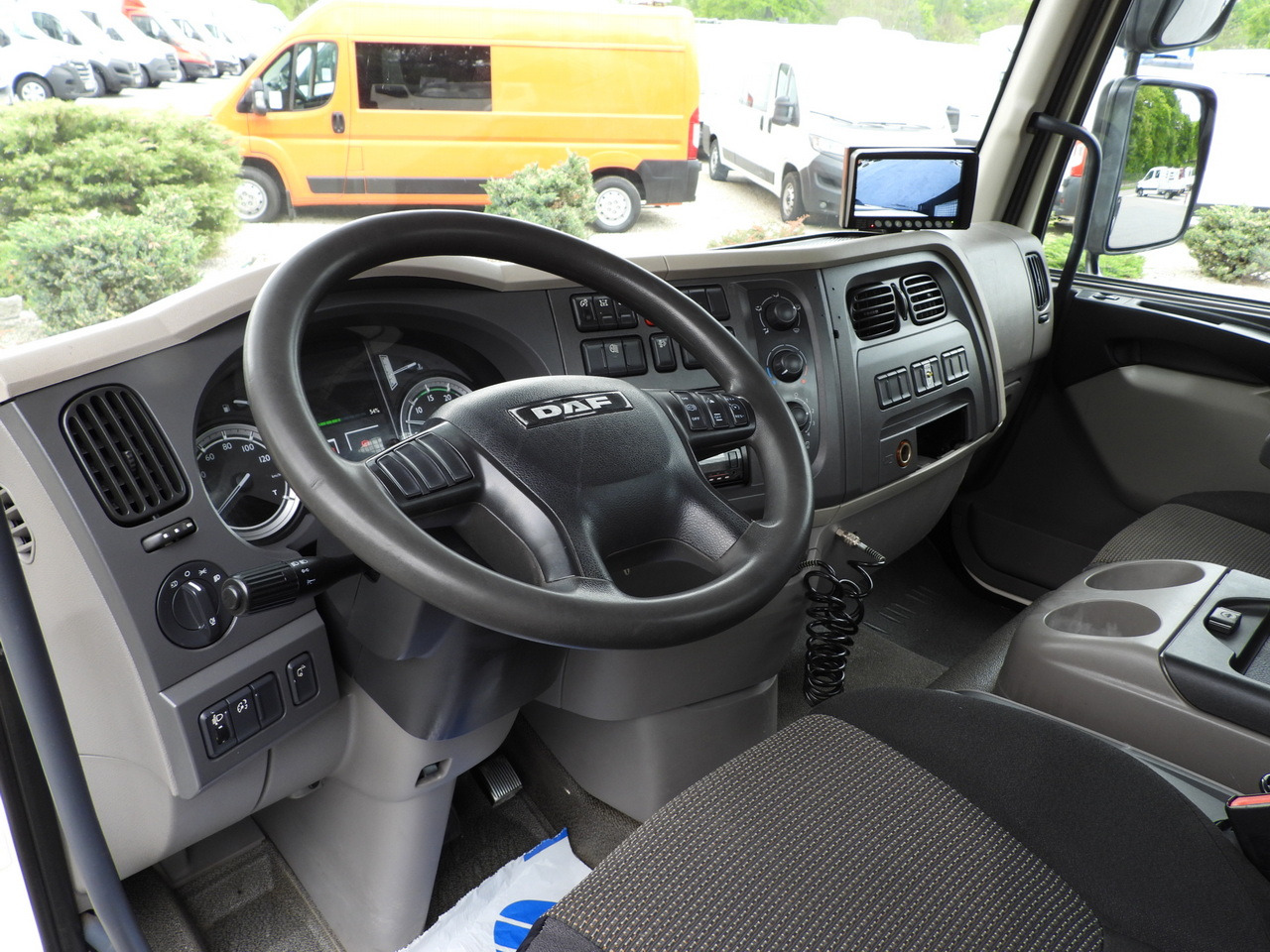 DAF LF 180 THREE-WAY TIPPER CRUISE CONTROL LED LIGHTS AUTOMATIC TRANSMISSION TWIN WHEELS AIR CONDITIONING 180HP - Φορτηγό ανατρεπόμενο: φωτογραφία 2 DAF LF 180 THREE-WAY TIPPER CRUISE CONTROL LED LIGHTS AUTOMATIC TRANSMISSION TWIN WHEELS AIR CONDITIONING 180HP - Φορτηγό ανατρεπόμενο: φωτογραφία 2