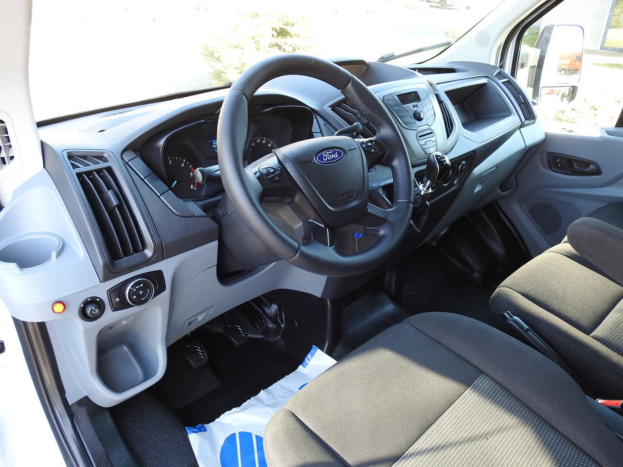 FORD TRANSIT  BOX LIFT 8 PALLETS TWIN WHEELS AIR CONDITIONING  130HP - Επαγγελματικό αυτοκίνητο κόφα: φωτογραφία 2 FORD TRANSIT  BOX LIFT 8 PALLETS TWIN WHEELS AIR CONDITIONING  130HP - Επαγγελματικό αυτοκίνητο κόφα: φωτογραφία 2