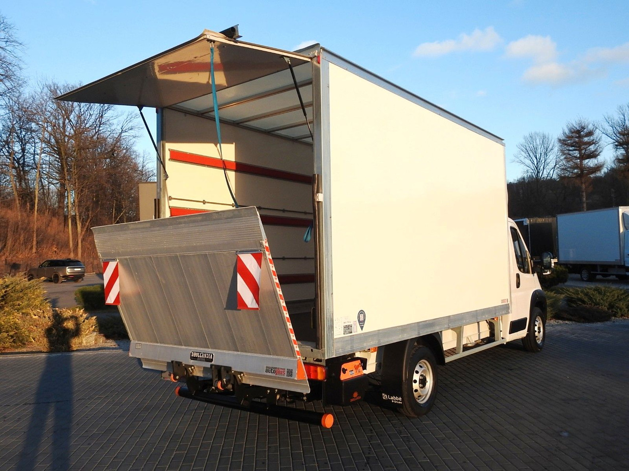Fiat DUCATO KOFFER AUFZUG 8 PALETTEN TEMPOMAT - Επαγγελματικό αυτοκίνητο κόφα: φωτογραφία 3 Fiat DUCATO KOFFER AUFZUG 8 PALETTEN TEMPOMAT - Επαγγελματικό αυτοκίνητο κόφα: φωτογραφία 3