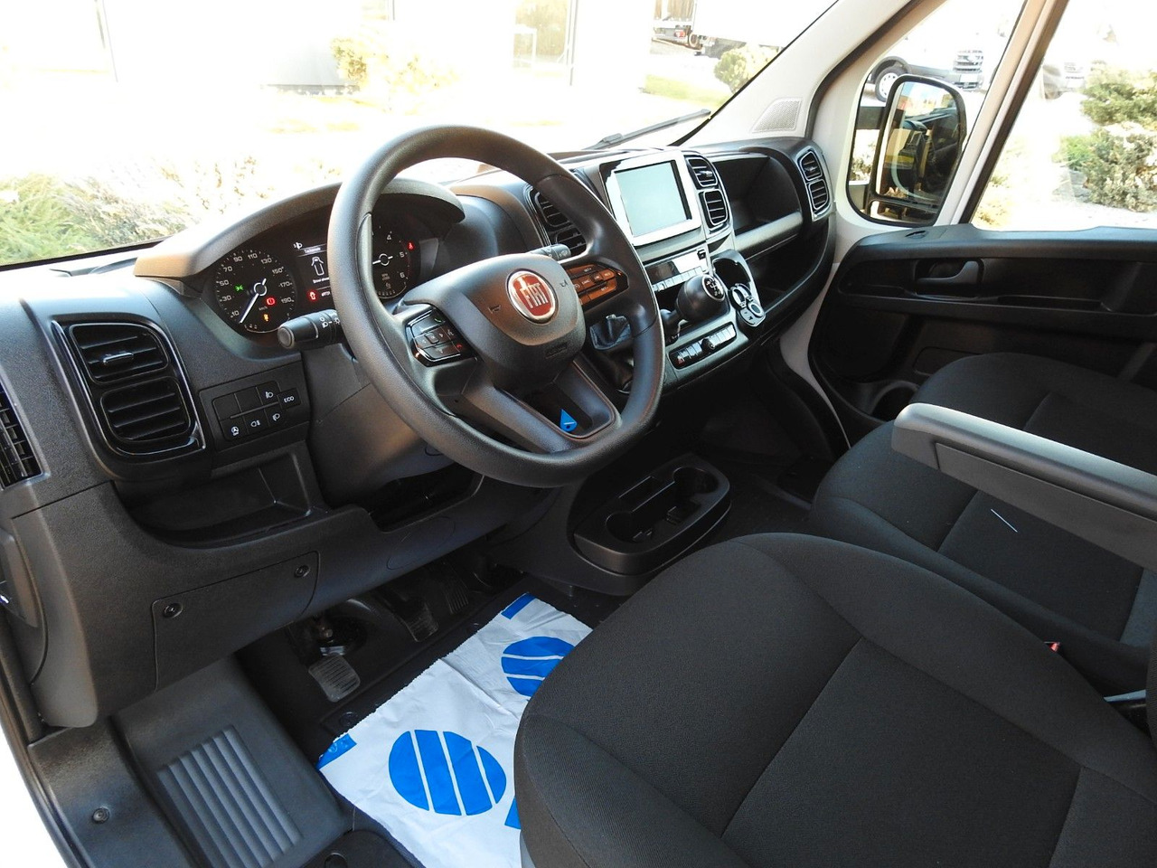 Fiat DUCATO KOFFER AUFZUG 8 PALETTEN TEMPOMAT - Επαγγελματικό αυτοκίνητο κόφα: φωτογραφία 2 Fiat DUCATO KOFFER AUFZUG 8 PALETTEN TEMPOMAT - Επαγγελματικό αυτοκίνητο κόφα: φωτογραφία 2