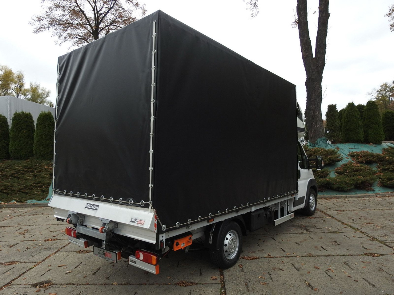 Fiat DUCATO PRITSCHE PLANE AUFZUG 8 PALETTEN WEBASTO - Επαγγελματικό αυτοκίνητο με μουσαμά: φωτογραφία 3 Fiat DUCATO PRITSCHE PLANE AUFZUG 8 PALETTEN WEBASTO - Επαγγελματικό αυτοκίνητο με μουσαμά: φωτογραφία 3