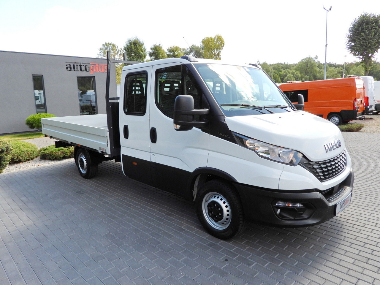 IVECO DAILY 35S14 STAKE BODY DOUBLE CABIN DOKA 7 SEATS CRUISE CONTROL AIR CONDITIONING 135HP - Διπλοκάμπινο ελαφρύ επαγγελματικό: φωτογραφία 4 IVECO DAILY 35S14 STAKE BODY DOUBLE CABIN DOKA 7 SEATS CRUISE CONTROL AIR CONDITIONING 135HP - Διπλοκάμπινο ελαφρύ επαγγελματικό: φωτογραφία 4