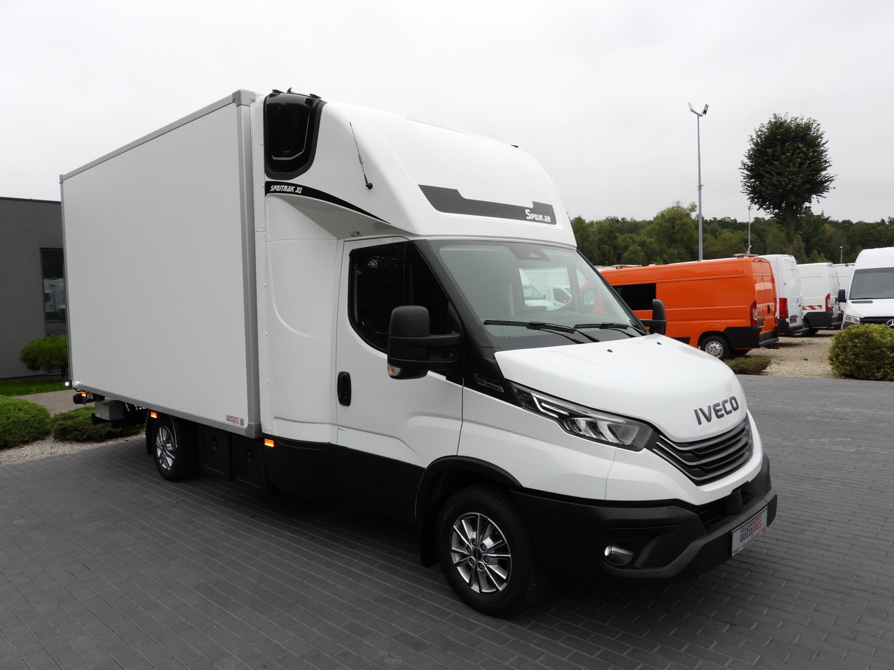 IVECO DAILY 35S18 BOX HI-MATIC LIFT 8 PALLETS CRUISE CONTROL NAVIGATION LED LIGHTS PNEUMATICS AUTOMATIC TRANSMISSION HI-MATIC AIR CONDITIONING 180HP - Επαγγελματικό αυτοκίνητο ψυγείο: φωτογραφία 4 IVECO DAILY 35S18 BOX HI-MATIC LIFT 8 PALLETS CRUISE CONTROL NAVIGATION LED LIGHTS PNEUMATICS AUTOMATIC TRANSMISSION HI-MATIC AIR CONDITIONING 180HP - Επαγγελματικό αυτοκίνητο ψυγείο: φωτογραφία 4