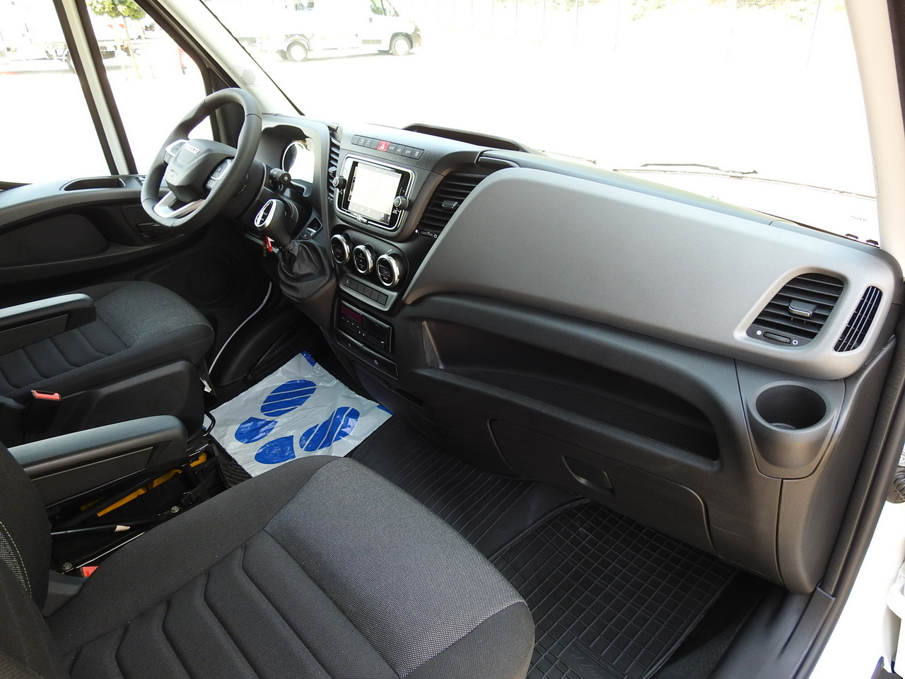 Μίσθωση IVECO DAILY 35S18 NEW TARPAULIN 8 PALLETS CRUISE CONTROL NAVIGATION LED LIGHTS AUTOMATIC TRANSMISSION HI-MATIC MANUFACTURERS WARRANTY  180HP IVECO DAILY 35S18 NEW TARPAULIN 8 PALLETS CRUISE CONTROL NAVIGATION LED LIGHTS AUTOMATIC TRANSMISSION HI-MATIC MANUFACTURERS WARRANTY  180HP: φωτογραφία 48