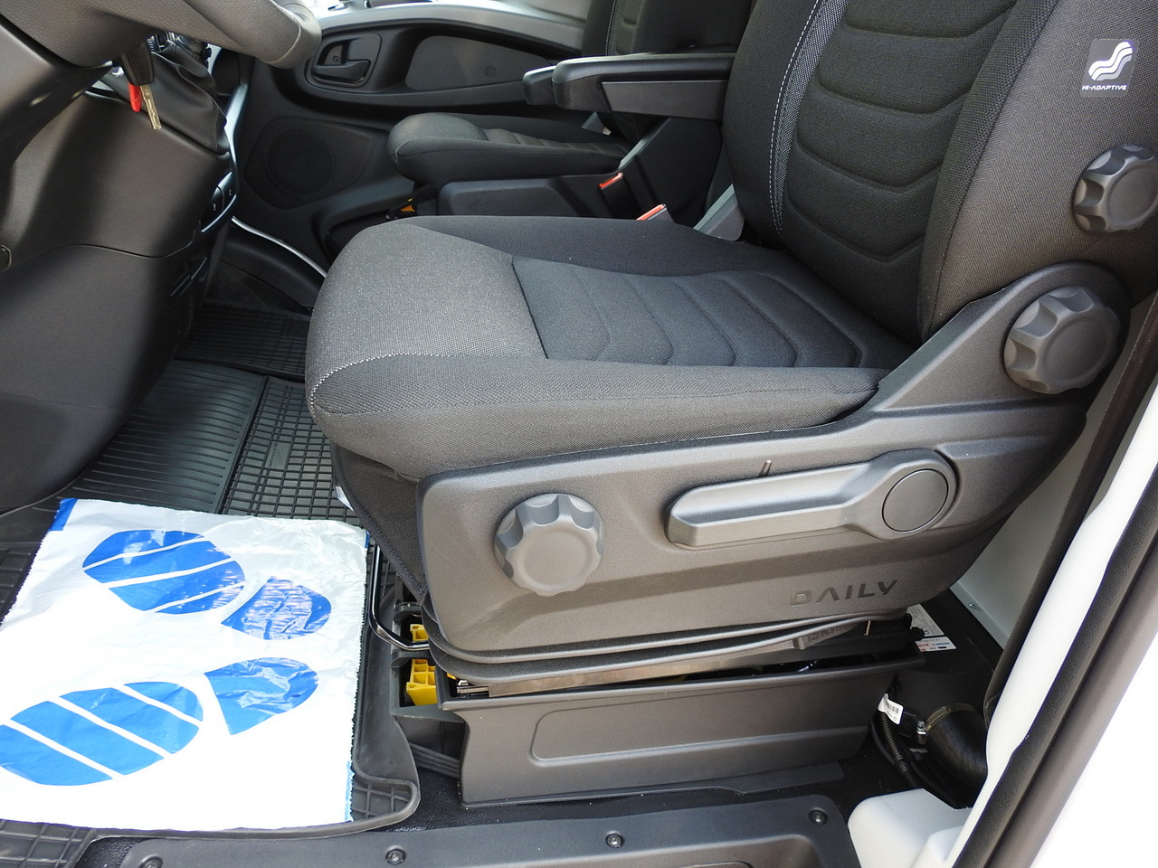 Μίσθωση IVECO DAILY 35S18 NEW TARPAULIN 8 PALLETS CRUISE CONTROL NAVIGATION LED LIGHTS AUTOMATIC TRANSMISSION HI-MATIC MANUFACTURERS WARRANTY  180HP IVECO DAILY 35S18 NEW TARPAULIN 8 PALLETS CRUISE CONTROL NAVIGATION LED LIGHTS AUTOMATIC TRANSMISSION HI-MATIC MANUFACTURERS WARRANTY  180HP: φωτογραφία 33