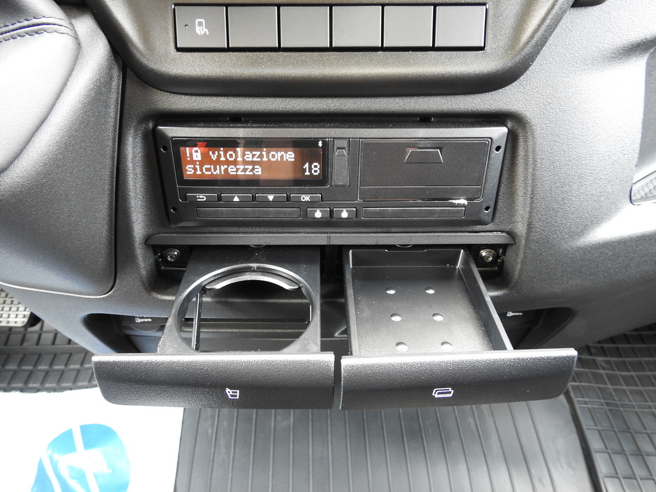 Μίσθωση IVECO DAILY 35S18 NEW TARPAULIN 8 PALLETS CRUISE CONTROL NAVIGATION LED LIGHTS AUTOMATIC TRANSMISSION HI-MATIC MANUFACTURERS WARRANTY  180HP IVECO DAILY 35S18 NEW TARPAULIN 8 PALLETS CRUISE CONTROL NAVIGATION LED LIGHTS AUTOMATIC TRANSMISSION HI-MATIC MANUFACTURERS WARRANTY  180HP: φωτογραφία 46