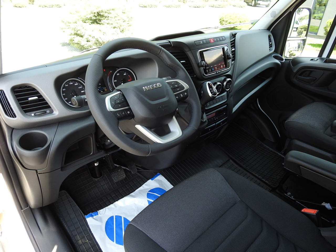 IVECO DAILY 35S18 NEW TARPAULIN 8 PALLETS CRUISE CONTROL NAVIGATION LED LIGHTS AUTOMATIC TRANSMISSION HI-MATIC MANUFACTURERS WARRANTY  180HP - Επαγγελματικό αυτοκίνητο με μουσαμά: φωτογραφία 2 IVECO DAILY 35S18 NEW TARPAULIN 8 PALLETS CRUISE CONTROL NAVIGATION LED LIGHTS AUTOMATIC TRANSMISSION HI-MATIC MANUFACTURERS WARRANTY  180HP - Επαγγελματικό αυτοκίνητο με μουσαμά: φωτογραφία 2