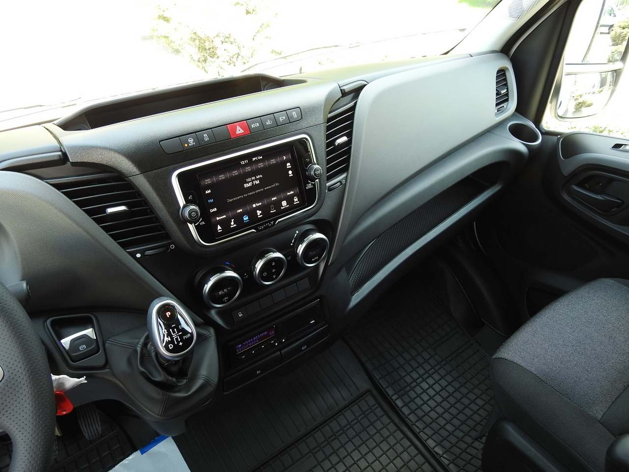 Μίσθωση IVECO DAILY 35S18 NEW TARPAULIN 8 PALLETS CRUISE CONTROL NAVIGATION LED LIGHTS AUTOMATIC TRANSMISSION HI-MATIC MANUFACTURERS WARRANTY  180HP IVECO DAILY 35S18 NEW TARPAULIN 8 PALLETS CRUISE CONTROL NAVIGATION LED LIGHTS AUTOMATIC TRANSMISSION HI-MATIC MANUFACTURERS WARRANTY  180HP: φωτογραφία 39