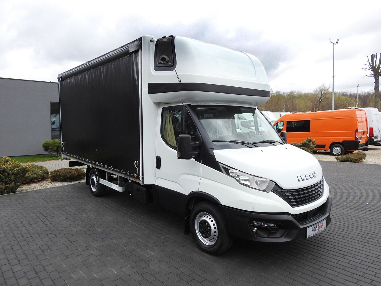 IVECO DAILY 35S18 TARPAULIN 10 PALLETS WEBASTO CRUISE CONTROL AIR CONDITIONING 180HP - Επαγγελματικό αυτοκίνητο με μουσαμά: φωτογραφία 4 IVECO DAILY 35S18 TARPAULIN 10 PALLETS WEBASTO CRUISE CONTROL AIR CONDITIONING 180HP - Επαγγελματικό αυτοκίνητο με μουσαμά: φωτογραφία 4