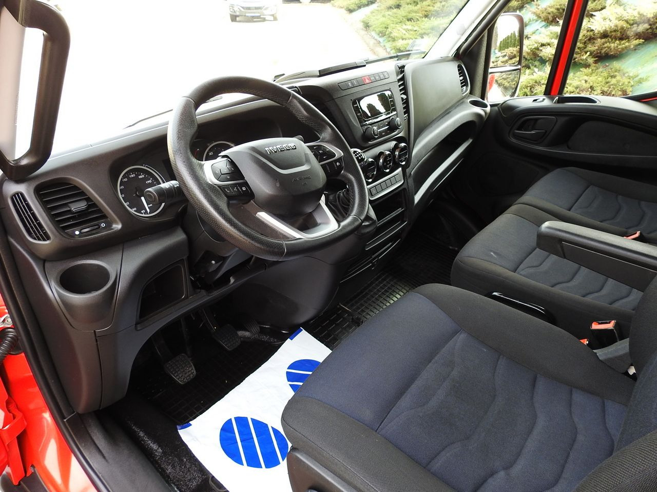 IVECO DAILY 35S18 TARPAULIN 10 PALLETS WEBASTO CRUISE CONTROL LED LIGHTS AIR CONDITIONING 180HP - Επαγγελματικό αυτοκίνητο με μουσαμά: φωτογραφία 2 IVECO DAILY 35S18 TARPAULIN 10 PALLETS WEBASTO CRUISE CONTROL LED LIGHTS AIR CONDITIONING 180HP - Επαγγελματικό αυτοκίνητο με μουσαμά: φωτογραφία 2