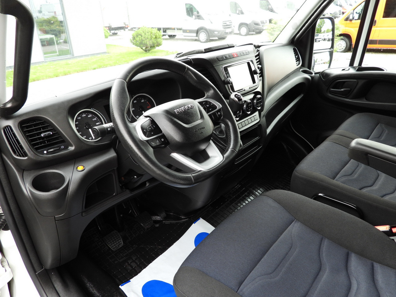 IVECO DAILY 35S18 TARPAULIN 10 PALLETS WEBASTO CRUISE CONTROL NAVIGATION LED LIGHTS AIR CONDITIONING  180HP - Επαγγελματικό αυτοκίνητο με μουσαμά: φωτογραφία 2 IVECO DAILY 35S18 TARPAULIN 10 PALLETS WEBASTO CRUISE CONTROL NAVIGATION LED LIGHTS AIR CONDITIONING  180HP - Επαγγελματικό αυτοκίνητο με μουσαμά: φωτογραφία 2