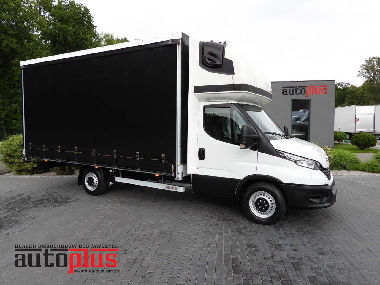 IVECO DAILY 35S18 TARPAULIN 10 PALLETS WEBASTO CRUISE CONTROL NAVIGATION LED LIGHTS AIR CONDITIONING  180HP - Επαγγελματικό αυτοκίνητο με μουσαμά: φωτογραφία 1 IVECO DAILY 35S18 TARPAULIN 10 PALLETS WEBASTO CRUISE CONTROL NAVIGATION LED LIGHTS AIR CONDITIONING  180HP - Επαγγελματικό αυτοκίνητο με μουσαμά: φωτογραφία 1