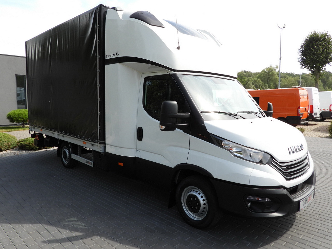 IVECO DAILY 35S18 TARPAULIN LIFT 8 PALLETS CRUISE CONTROL AIR CONDITIONING  180HP - Επαγγελματικό αυτοκίνητο με μουσαμά: φωτογραφία 4 IVECO DAILY 35S18 TARPAULIN LIFT 8 PALLETS CRUISE CONTROL AIR CONDITIONING  180HP - Επαγγελματικό αυτοκίνητο με μουσαμά: φωτογραφία 4