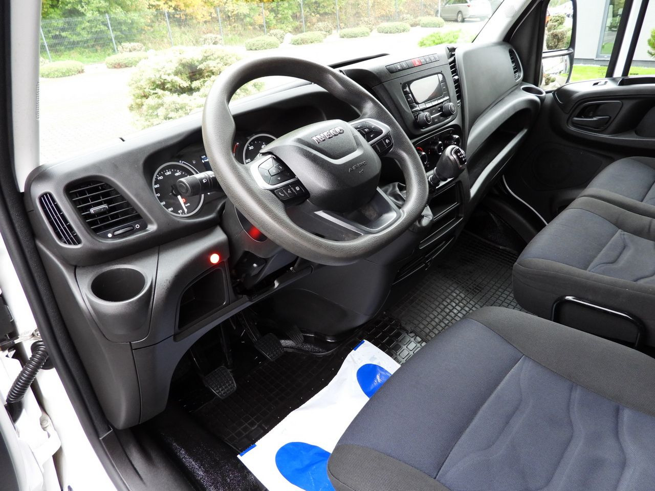 IVECO DAILY 35S18 TARPAULIN LIFT 8 PALLETS WEBASTO CRUISE CONTROL AIR CONDITIONING 180HP - Επαγγελματικό αυτοκίνητο με μουσαμά: φωτογραφία 2 IVECO DAILY 35S18 TARPAULIN LIFT 8 PALLETS WEBASTO CRUISE CONTROL AIR CONDITIONING 180HP - Επαγγελματικό αυτοκίνητο με μουσαμά: φωτογραφία 2