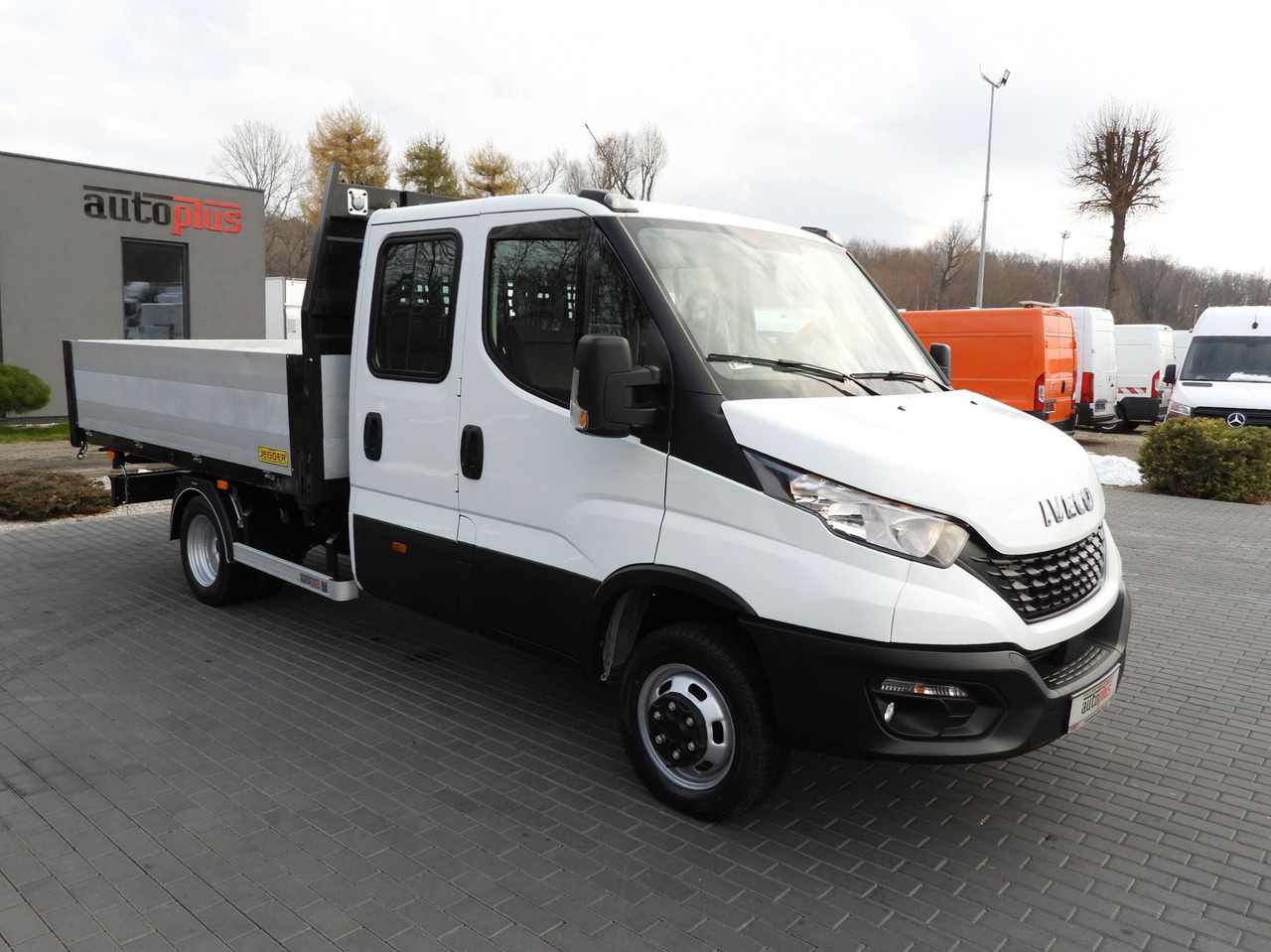 IVECO DAILY 50C16 THREE-WAY TIPPER DOUBLE CABIN DOKA 6 SEATS CRUISE CONTROL PNEUMATICS TWIN WHEELS AIR CONDITIONING 160HP - Όχημα με ανατρεπομενη καροτσα: φωτογραφία 4 IVECO DAILY 50C16 THREE-WAY TIPPER DOUBLE CABIN DOKA 6 SEATS CRUISE CONTROL PNEUMATICS TWIN WHEELS AIR CONDITIONING 160HP - Όχημα με ανατρεπομενη καροτσα: φωτογραφία 4