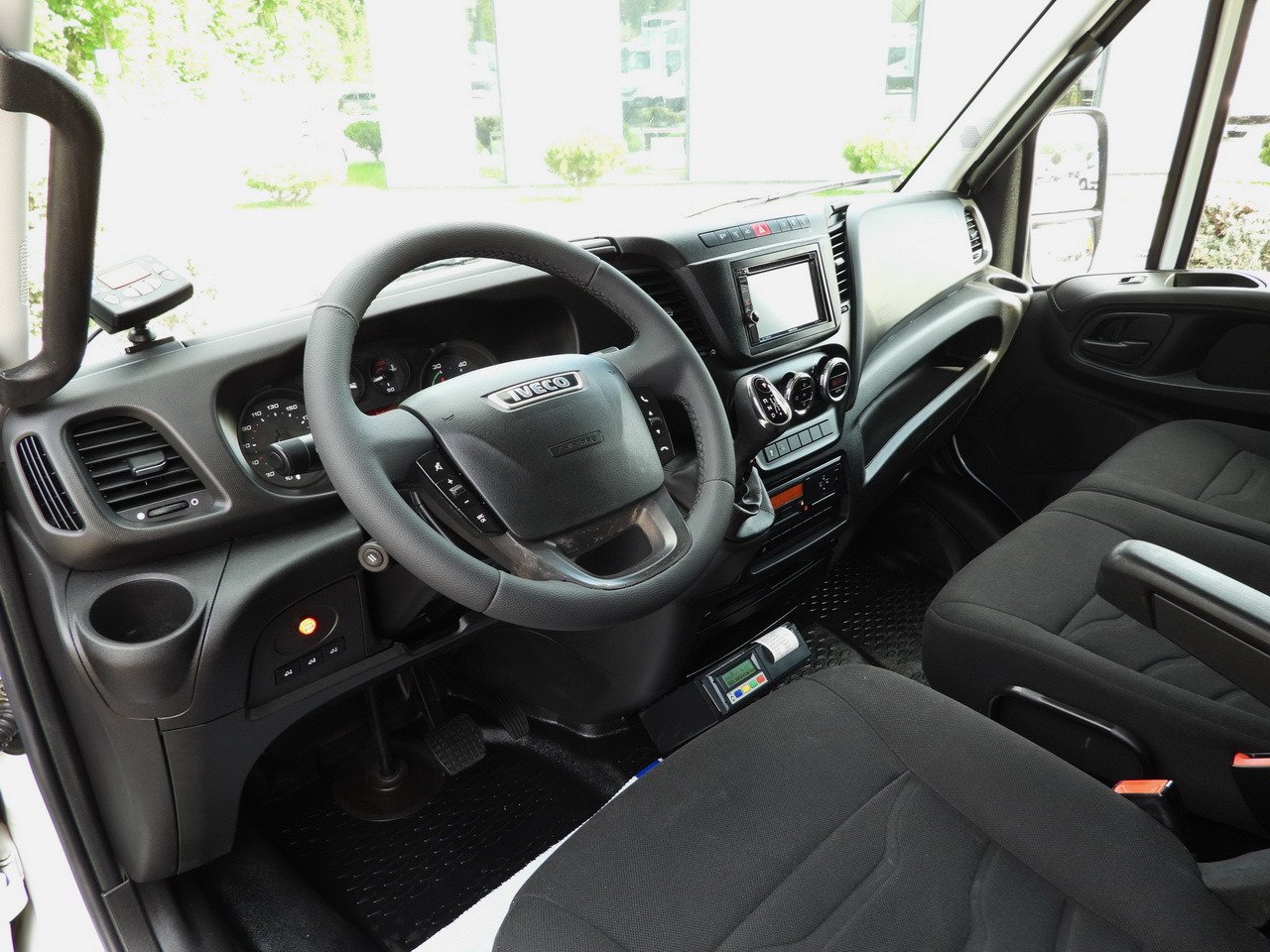 IVECO DAILY 70C17 REFRIGERATOR 1*C LIFT 10 PALLETS POWER SUPPLY 230V CRUISE CONTROL AIR CONDITIONING PNEUMATICS AUTOMATIC TRANSMISSION HI-MATIC TWIN WHEELS 170HP - Φορτηγό ψυγείο: φωτογραφία 2 IVECO DAILY 70C17 REFRIGERATOR 1*C LIFT 10 PALLETS POWER SUPPLY 230V CRUISE CONTROL AIR CONDITIONING PNEUMATICS AUTOMATIC TRANSMISSION HI-MATIC TWIN WHEELS 170HP - Φορτηγό ψυγείο: φωτογραφία 2