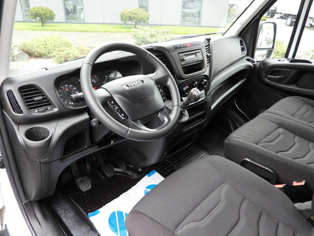 Iveco DAILY 35C13 KIPPER DOPPELKABINE DOKA 7 SITZE A/C - Όχημα με ανατρεπομενη καροτσα, Διπλοκάμπινο ελαφρύ επαγγελματικό: φωτογραφία 2 Iveco DAILY 35C13 KIPPER DOPPELKABINE DOKA 7 SITZE A/C - Όχημα με ανατρεπομενη καροτσα, Διπλοκάμπινο ελαφρύ επαγγελματικό: φωτογραφία 2