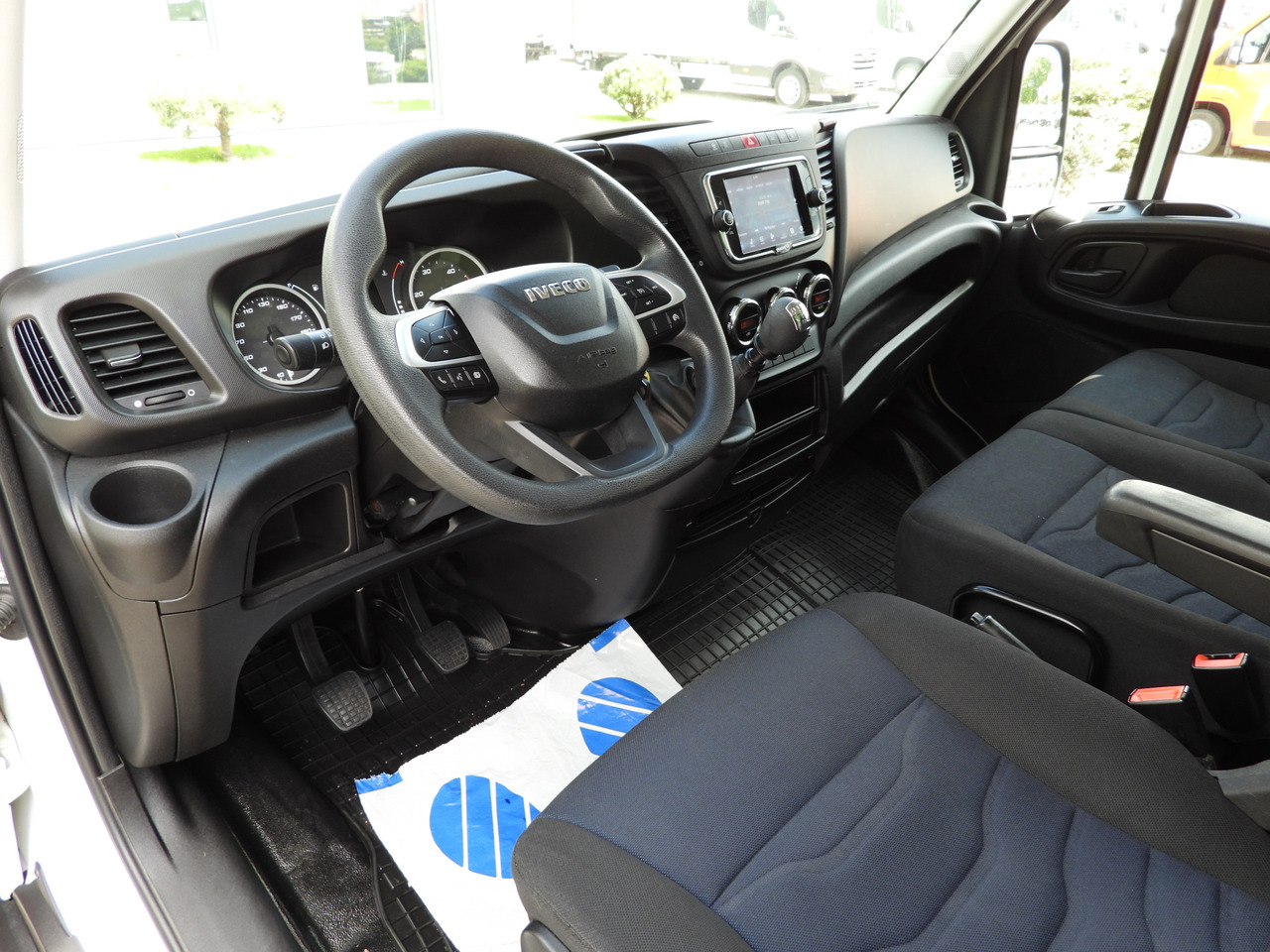 Iveco DAILY 35C16 KOFFER AUFZUG 8 PALETTEN TEMPOMAT - Επαγγελματικό αυτοκίνητο κόφα: φωτογραφία 2 Iveco DAILY 35C16 KOFFER AUFZUG 8 PALETTEN TEMPOMAT - Επαγγελματικό αυτοκίνητο κόφα: φωτογραφία 2