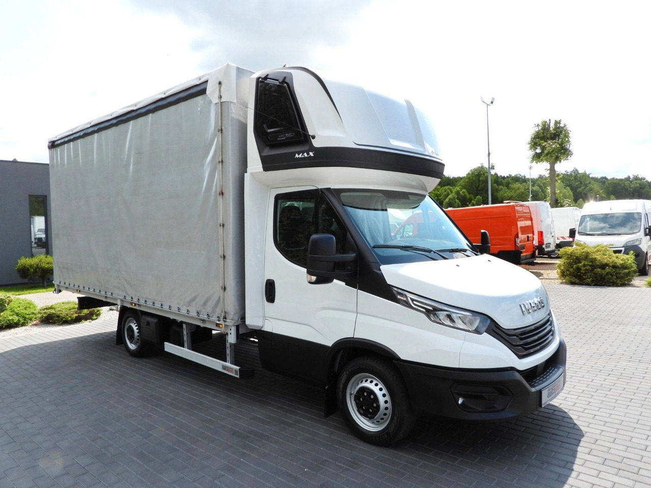Iveco DAILY 35S18 PRITSCHE PLANE 10 PALETTEN TEMPOMAT - Επαγγελματικό αυτοκίνητο με μουσαμά: φωτογραφία 4 Iveco DAILY 35S18 PRITSCHE PLANE 10 PALETTEN TEMPOMAT - Επαγγελματικό αυτοκίνητο με μουσαμά: φωτογραφία 4