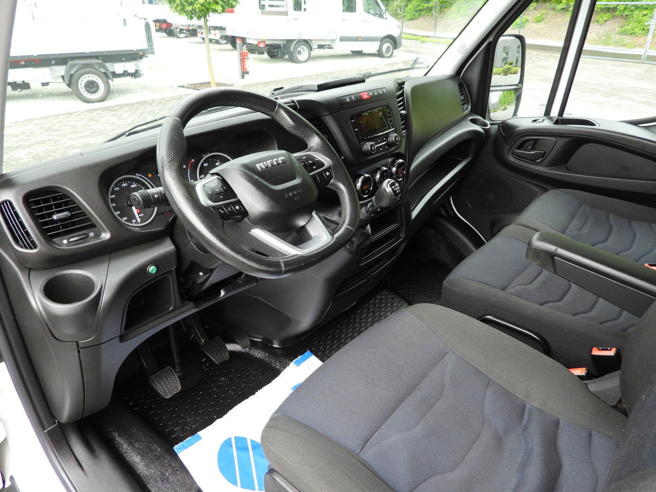 Iveco DAILY 35S18 PRITSCHE PLANE 10 PALETTEN WEBASTO - Επαγγελματικό αυτοκίνητο με μουσαμά: φωτογραφία 2 Iveco DAILY 35S18 PRITSCHE PLANE 10 PALETTEN WEBASTO - Επαγγελματικό αυτοκίνητο με μουσαμά: φωτογραφία 2
