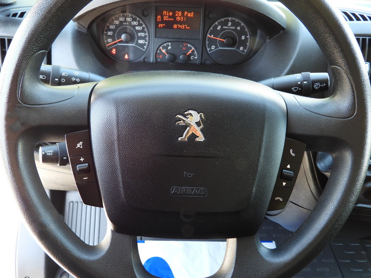 Μίσθωση PEUGEOT BOXER BOX LIFT 8 PALLETS CRUISE CONTROL AIR CONDITIONING  130HP PEUGEOT BOXER BOX LIFT 8 PALLETS CRUISE CONTROL AIR CONDITIONING  130HP: φωτογραφία 28