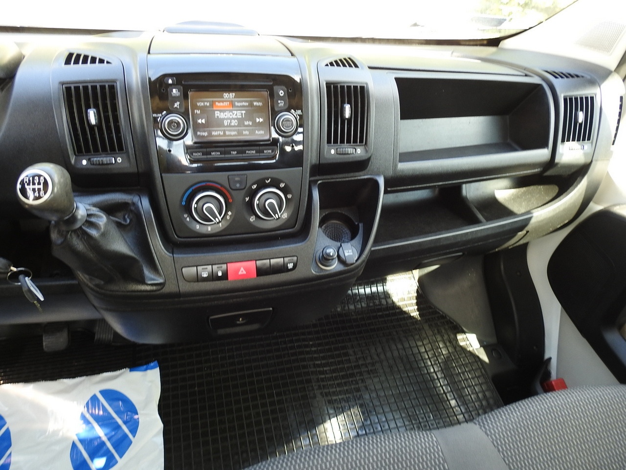 Όχημα με ανατρεπομενη καροτσα PEUGEOT BOXER THREE-WAY TIPPER AIR CONDITIONING 130HP: φωτογραφία 35 Όχημα με ανατρεπομενη καροτσα PEUGEOT BOXER THREE-WAY TIPPER AIR CONDITIONING 130HP: φωτογραφία 35